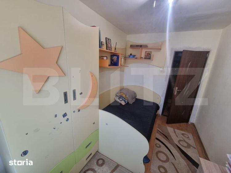 Apartament cu 3 camere semidecomandat, mobilat în Craiovița Nouă