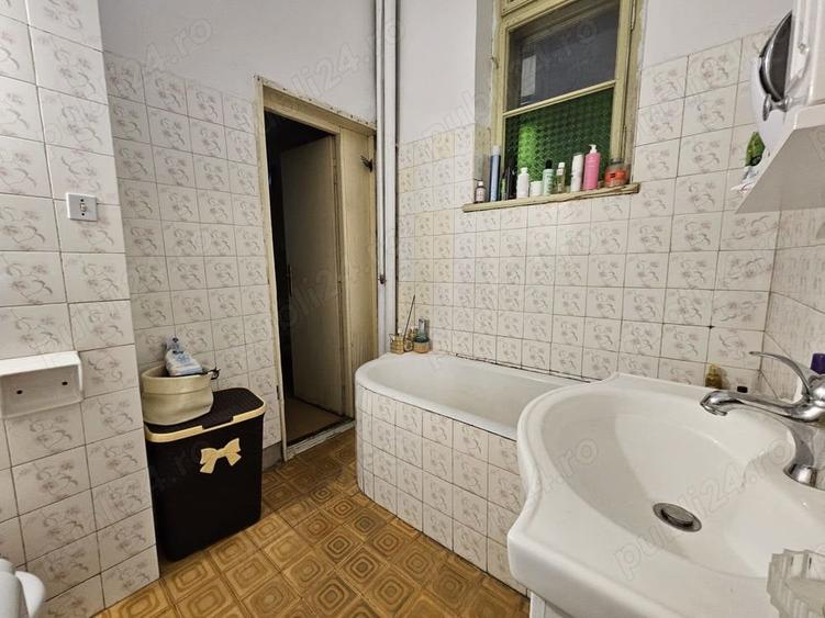 Apartament cu 4 camere decomandat în P-ța Maria