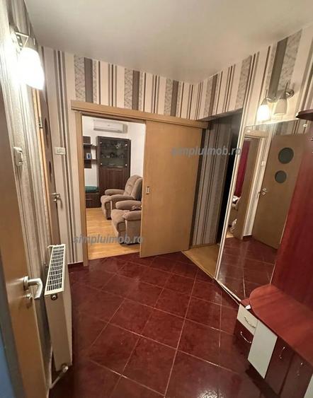 Apartament cu 4 camere decomandat, mobilat în Titan