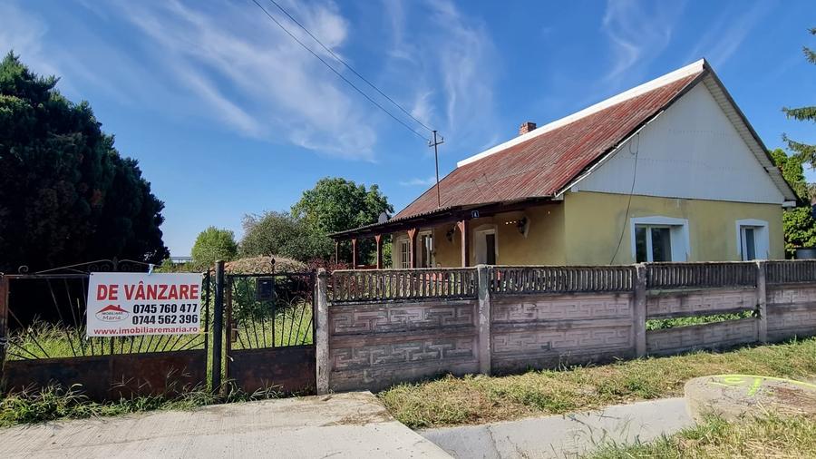 Casă individuală cu 1 camere cu Teren 3700 Mp în Apateu