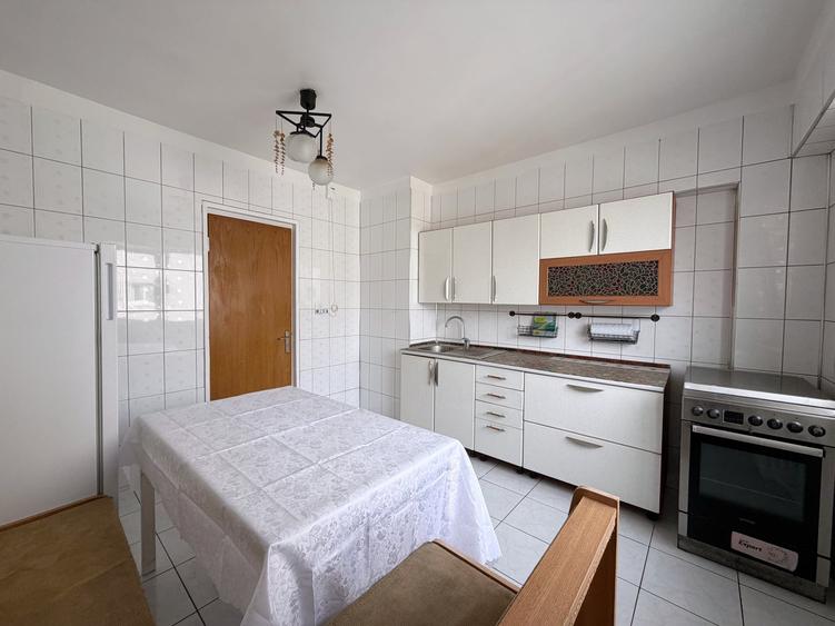 Apartament cu 4 camere decomandat, mobilat în Turda