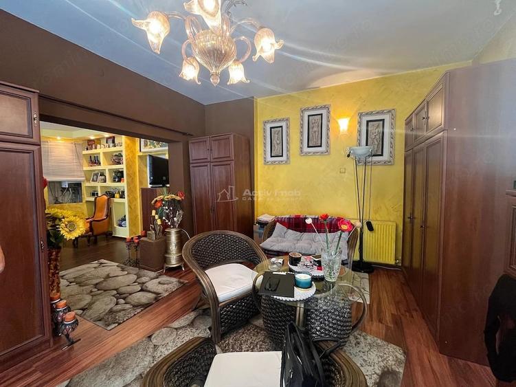 Apartament cu 4 camere nedecomandat în Central