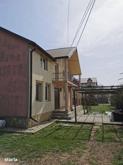 Casă cu 4 camere cu Teren 1000 Mp în Central