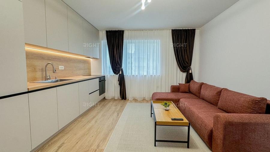 Apartament cu 3 camere decomandat, mobilat în Tractorul