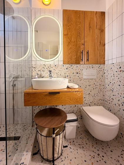 Apartament cu 3 camere decomandat, mobilat în Titan