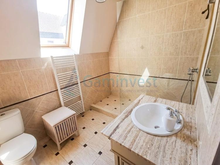 Casă individuală cu 5 camere cu Canalizare în Nufărul
