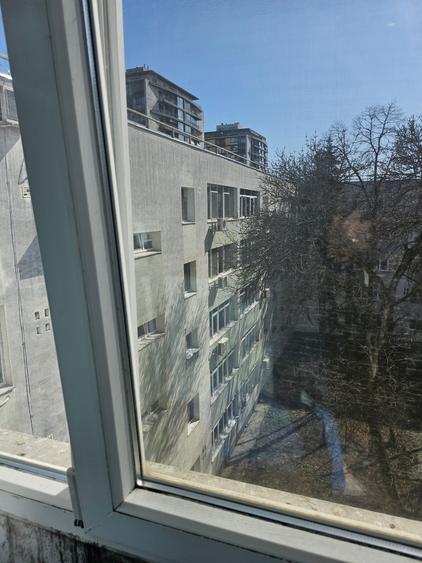 Apartament cu 3 camere semidecomandat în Titan