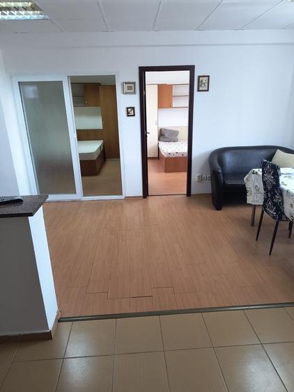Apartament cu 3 camere decomandat în Năvodari