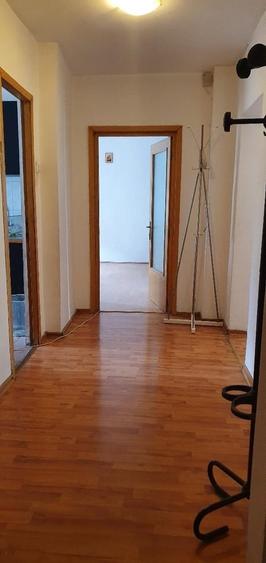 Apartament cu 3 camere decomandat în Vitan