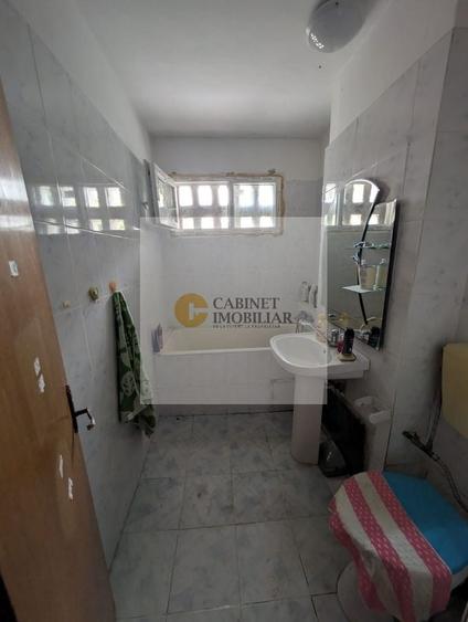 Apartament cu 3 camere semidecomandat în Gorjului