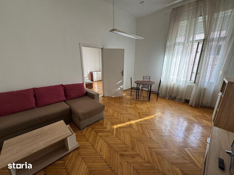 Apartament cu 3 camere semidecomandat în P-ța Unirii