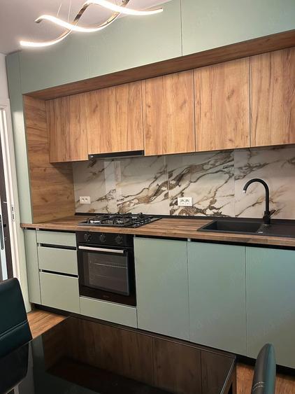 Apartament cu 3 camere semidecomandat în Berceni