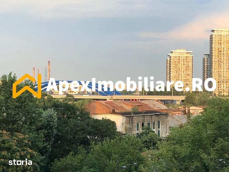 Apartament cu 3 camere semidecomandat în Tineretului