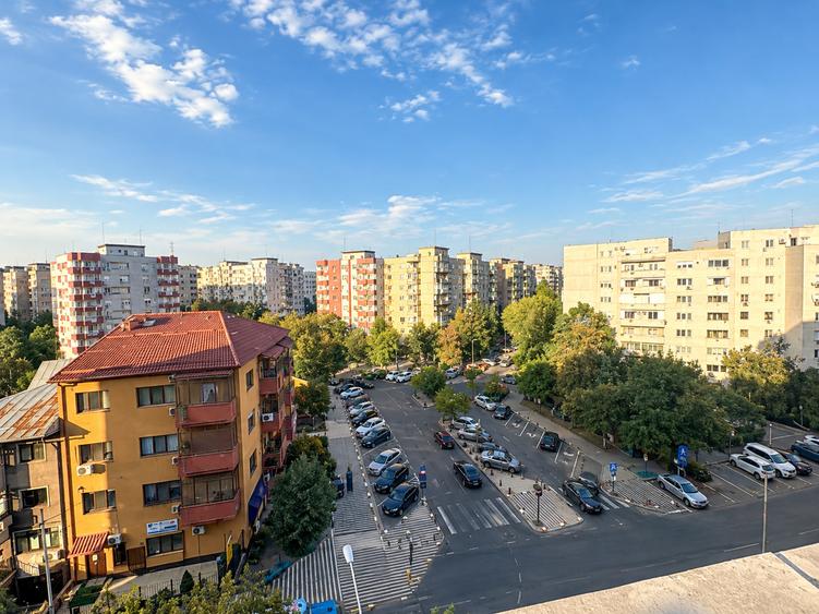 Apartament cu 3 camere decomandat în Sebastian
