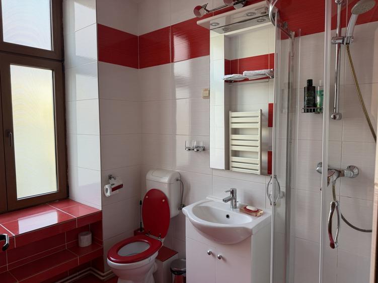 Apartament cu 2 camere semidecomandat, mobilat în Ultracentral