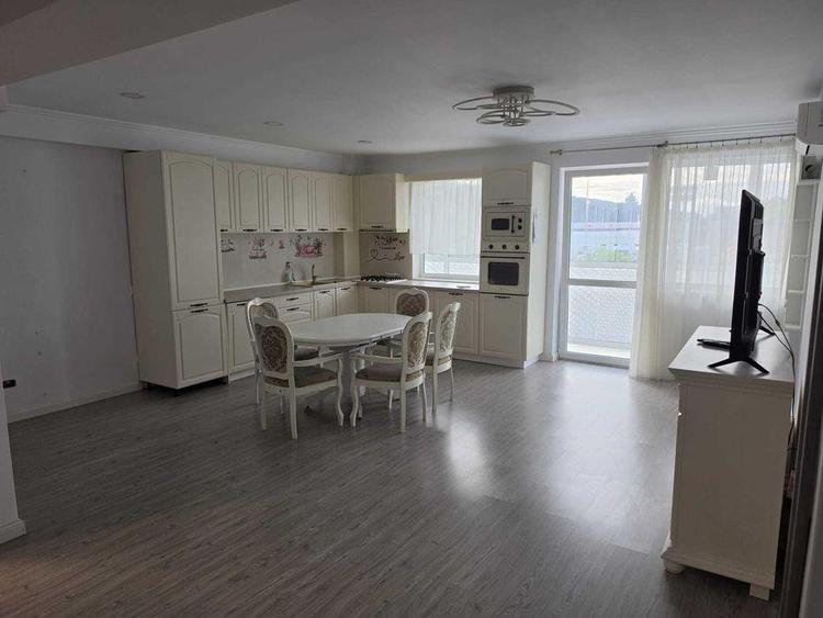 Apartament cu 3 camere decomandat, mobilat în Central