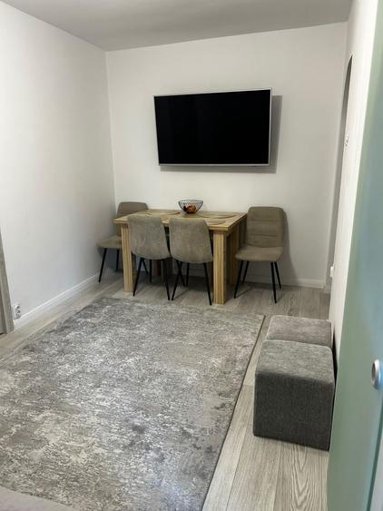 Apartament cu 3 camere semidecomandat în Central