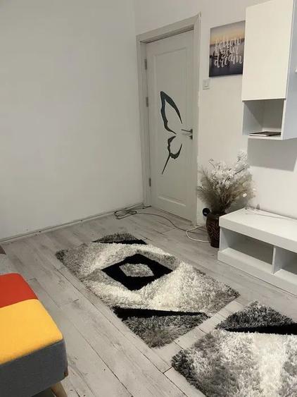 Apartament cu 2 camere semidecomandat, mobilat în Casa de Cultură