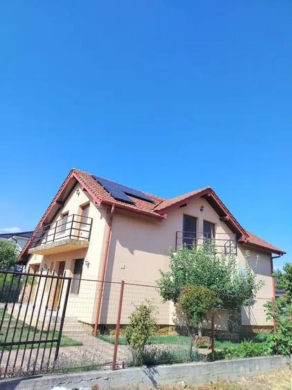 Casă cu 4 camere în Păulești