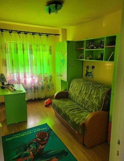 Apartament cu 3 camere decomandat în Narcisa
