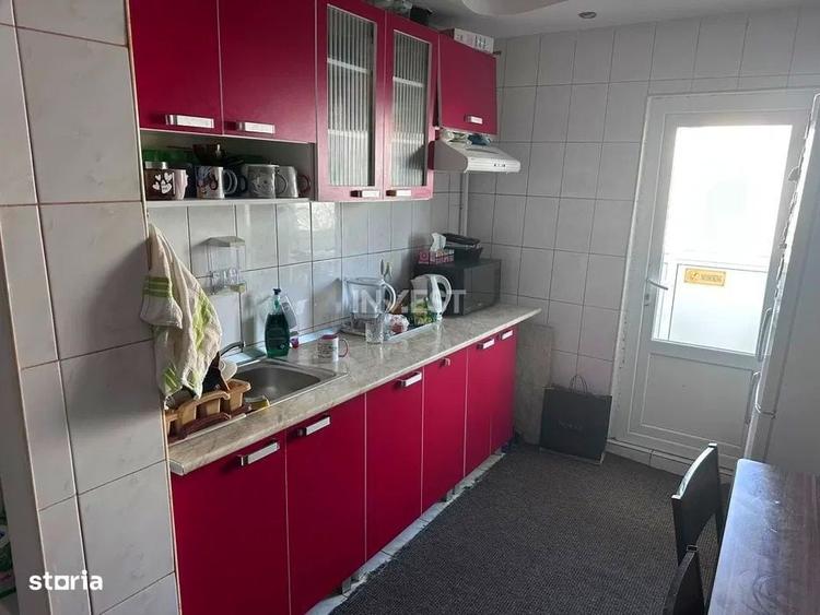 Apartament cu 3 camere decomandat în Baza 3