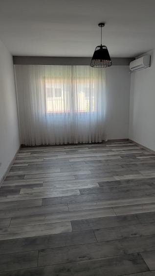 Duplex cu 5 camere cu Teren 300 Mp în Central