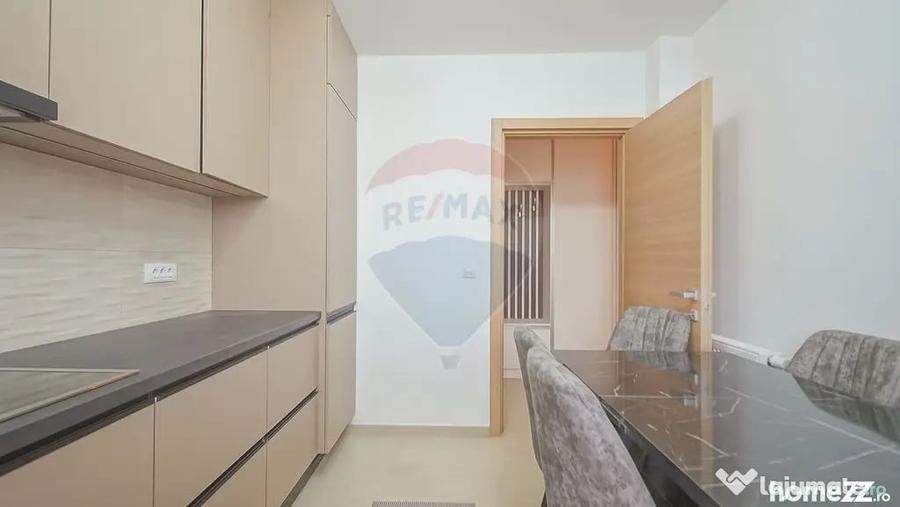 Apartament cu 3 camere decomandat în Tractorul