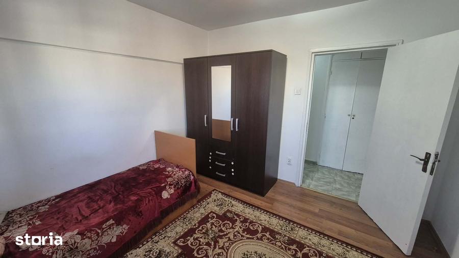 Apartament cu 3 camere decomandat în Tei