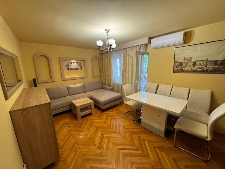 Apartament cu 3 camere decomandat în Lipovei