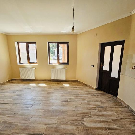 Casă individuală cu 4 camere cu Canalizare în Sântion