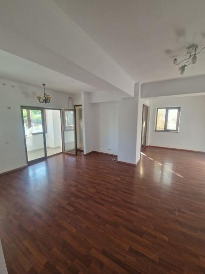 Apartament cu 3 camere decomandat în Casa de Cultură
