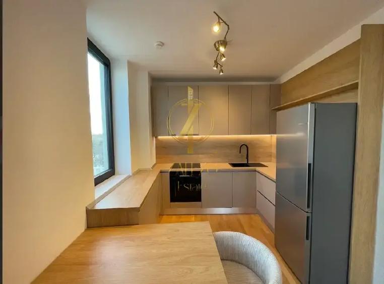Apartament cu 3 camere semidecomandat, mobilat în Take Ionescu