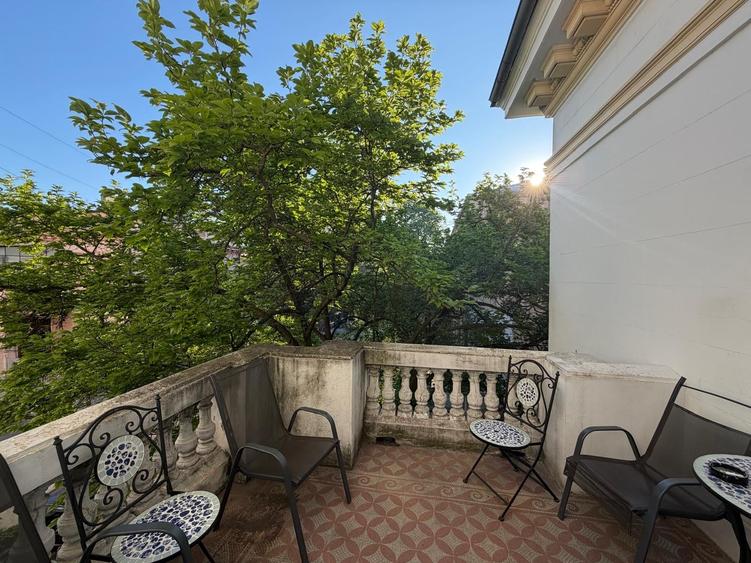 Casă individuală cu 18 camere cu Garaj în Kiseleff