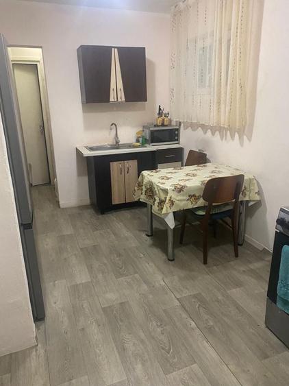 Apartament cu 3 camere decomandat în Războieni