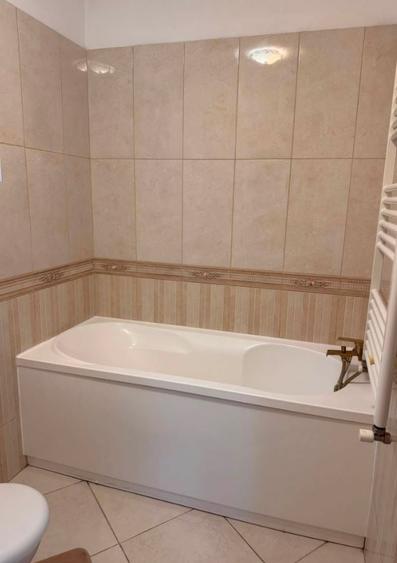 Apartament cu 3 camere semidecomandat, mobilat în Tineretului