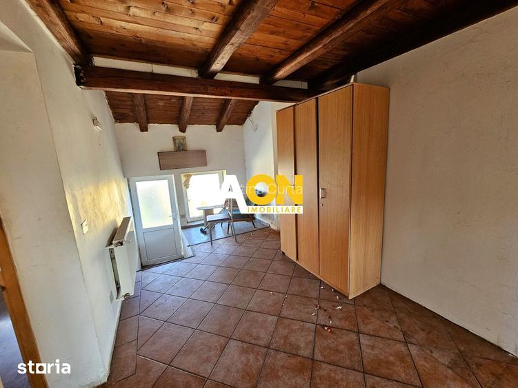 1/2 Duplex, 4 camere, 300 mp teren, toate utilitatile, Cetate