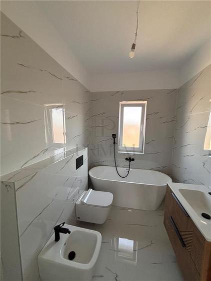 Duplex cu 5 camere cu Canalizare în Moșnița Nouă