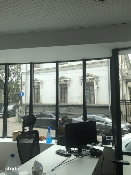 Spațiu comercial, de 90 mp, în Centrul Civic