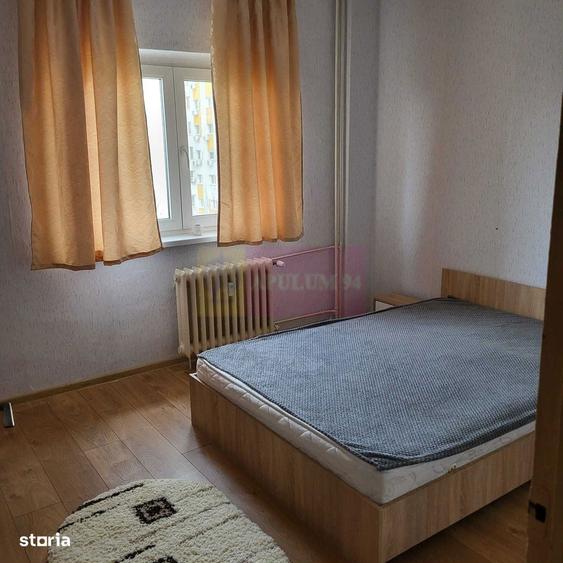Apartament cu 3 camere semidecomandat în Rahova