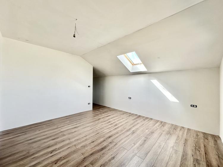 Duplex cu 4 camere cu Canalizare în Moșnița Veche
