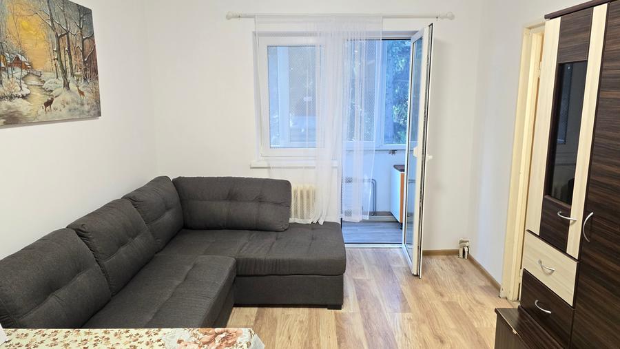 Apartament cu 3 camere semidecomandat în Titu Maiorescu