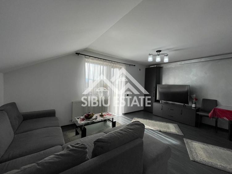 Apartament cu 3 camere semidecomandat, mobilat în Șelimbăr — fotografia 1