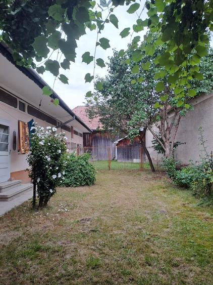 Casă cu 6 camere cu Teren 1000 Mp în Mândra