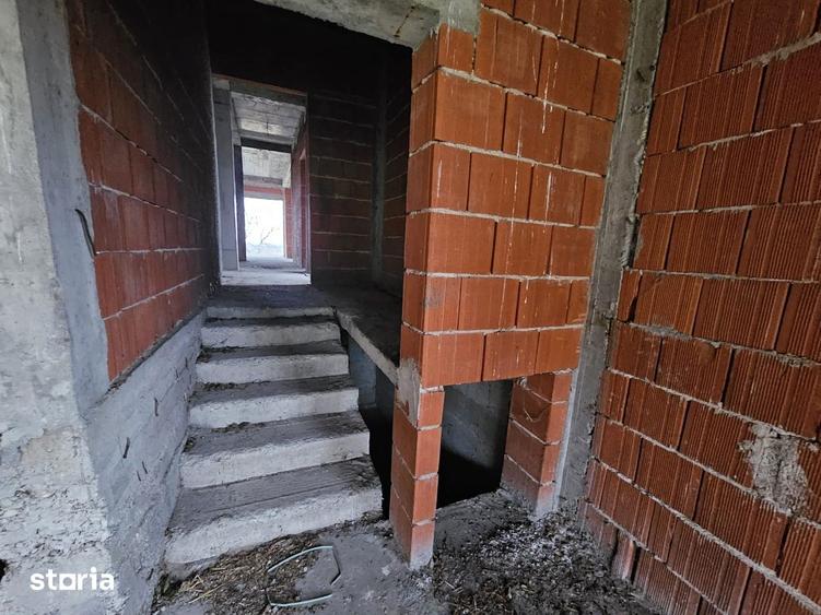 Casă cu 3 camere cu Teren 500 Mp în Roșiori