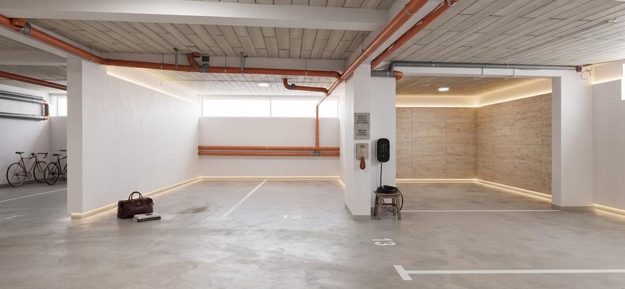 Apartament cu 4 camere decomandat în Splaiul Unirii