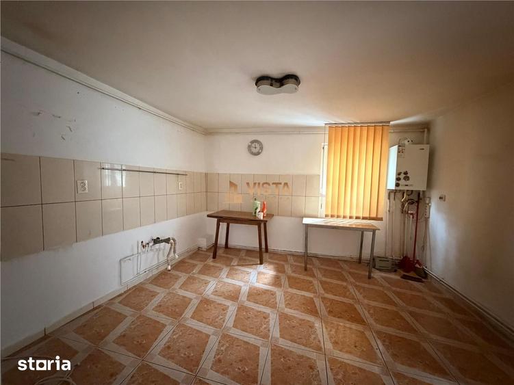 Casă cu 6 camere cu Teren 680 Mp în Aurel Vlaicu