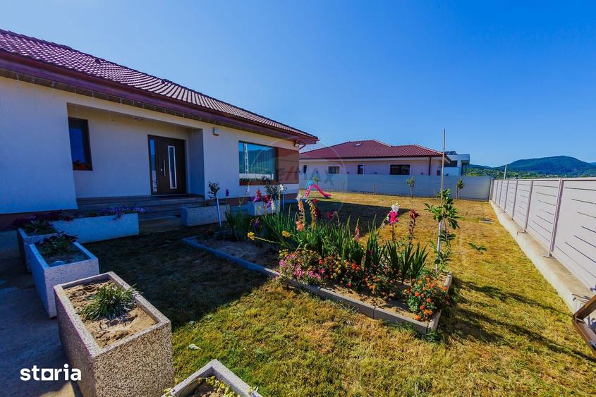 Casă cu 4 camere cu Teren 600 Mp în Recea