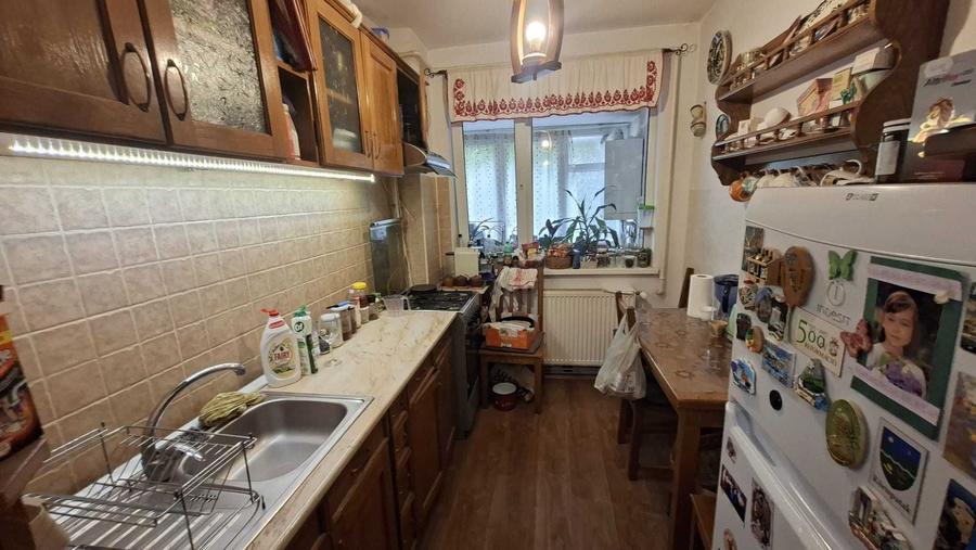 Apartament cu 2 camere semidecomandat în Aleea Carpați