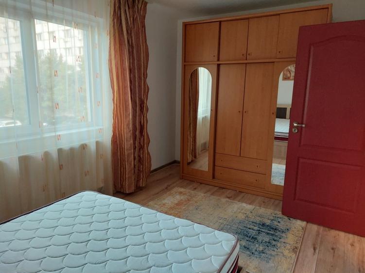 Apartament cu 2 camere semidecomandat în Podu Roș