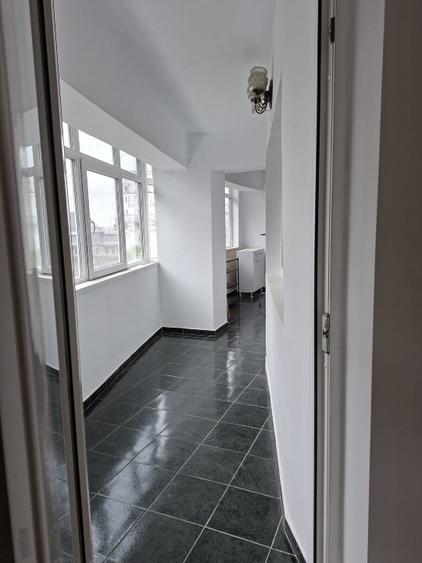 Apartament cu 5 camere decomandat în P-ța Rosetti